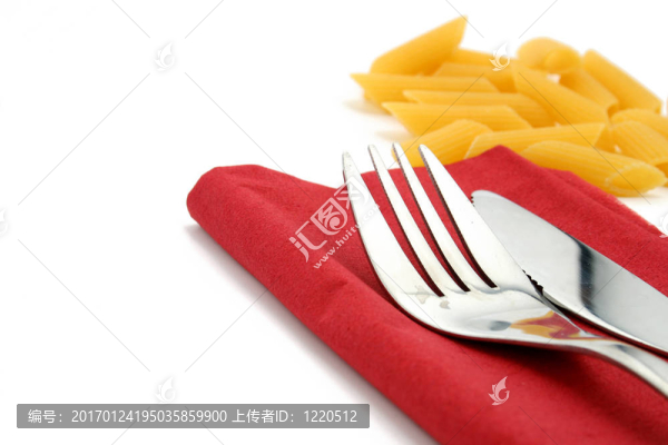 餐巾上的叉和刀