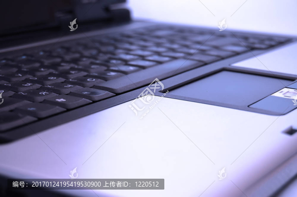 關(guān)閉一臺(tái)筆記本電腦