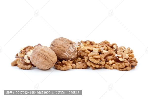 兩個(gè)核桃和一些核