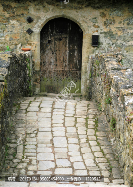 石橋到莊園屋門(mén)