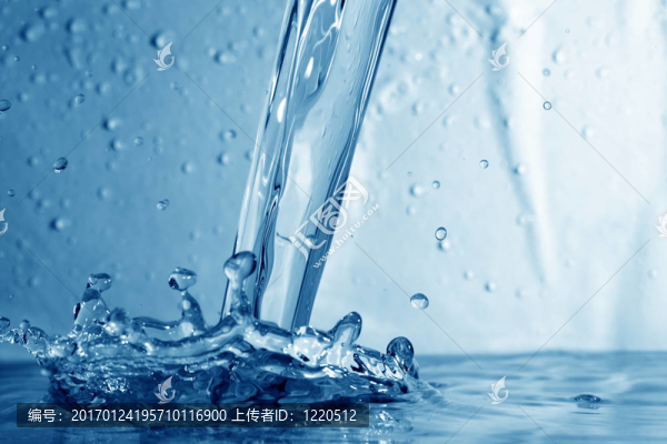 水濺濕了