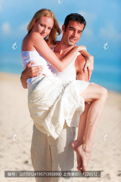 夫婦在海灘
