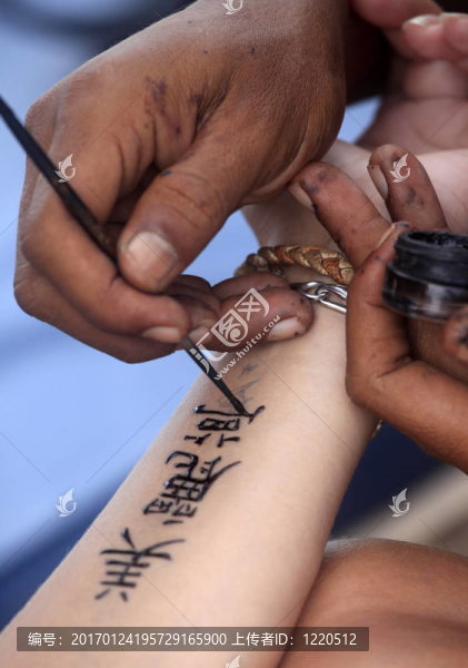 紋身的手-匯圖網(wǎng) www.fosd68.com 紋身的手