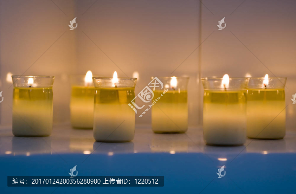 平靜的蠟燭