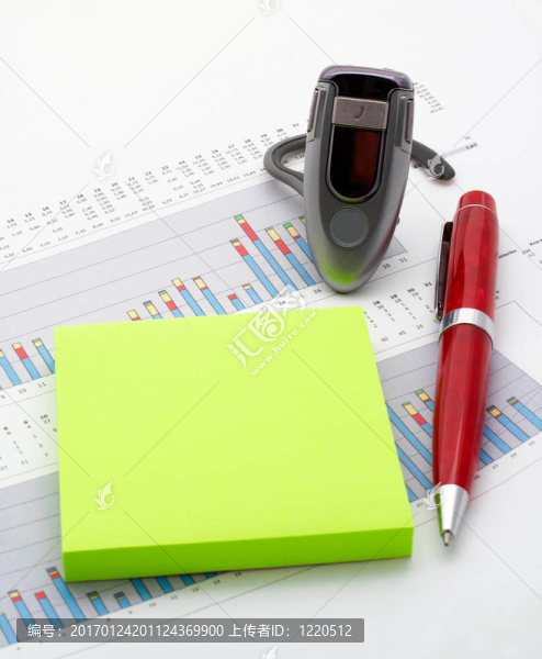 免提；盈余圖表背景注釋和筆