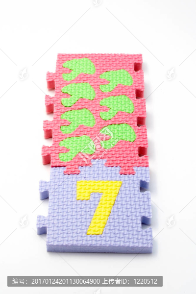 數(shù)字七拼圖墊。專注于前（小自由度）