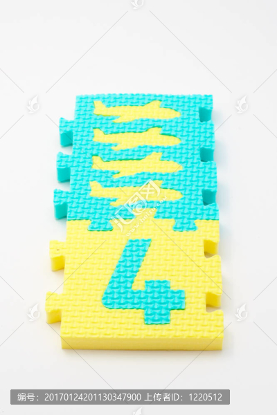 數(shù)字四拼圖墊。專注于前（小自由度）