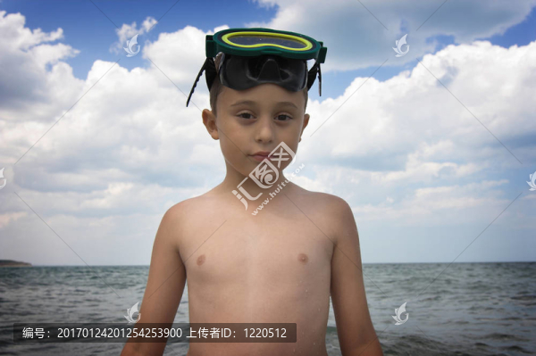 帶潛水面具的男孩