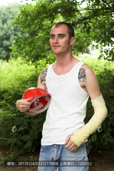 紋身男人石膏-匯圖網(wǎng) www.fosd68.com 紋身男人石膏