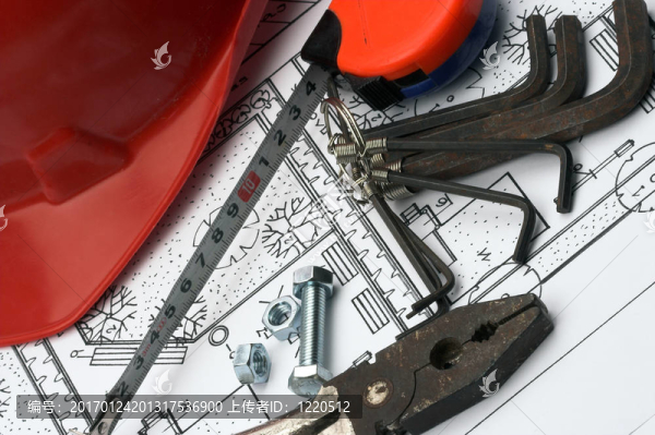 頭盔和工作工具