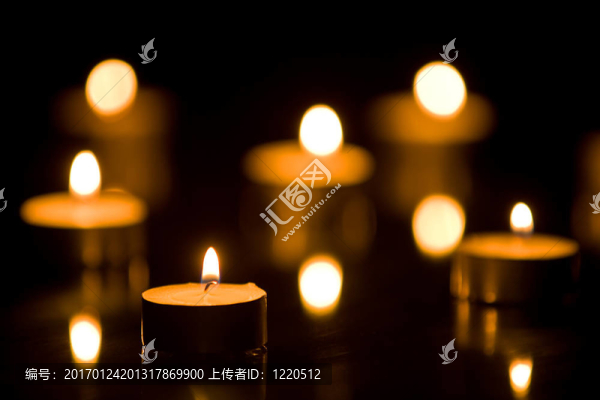 淺自由度搖曳的小蠟燭