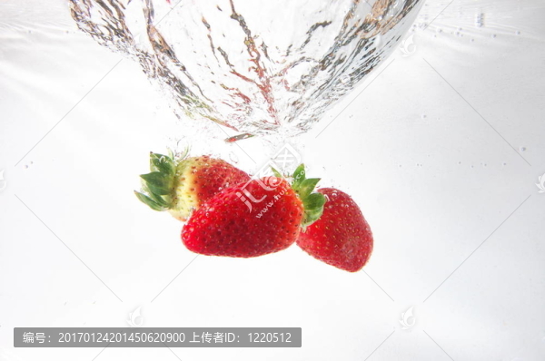 在水strawbarry水果