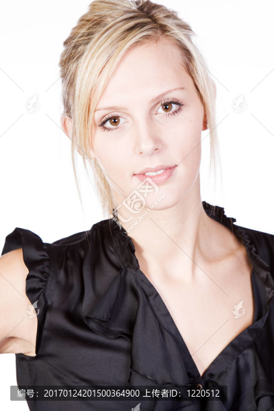 迷人的金發(fā)女孩看著Camera