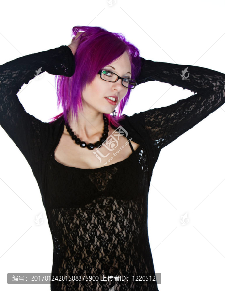 可愛(ài)的紫色頭發(fā)的女孩戴眼鏡