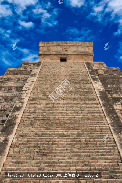 瑪雅金字塔奇琴伊察樓梯；墨西哥