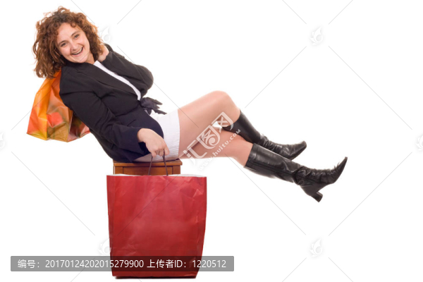 坐在購物后