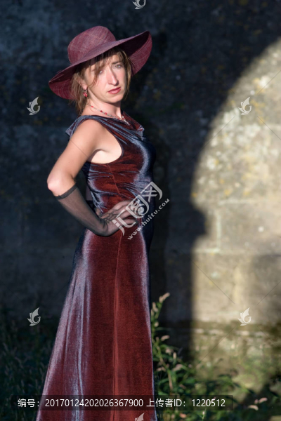 復(fù)古女冒充2