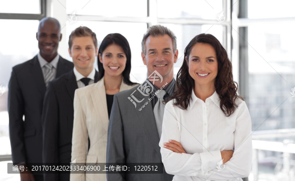 西班牙商業(yè)女性領(lǐng)導(dǎo)一支工人隊(duì)伍