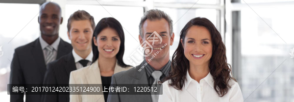 商業(yè)女性領(lǐng)導(dǎo)一個商業(yè)團(tuán)隊