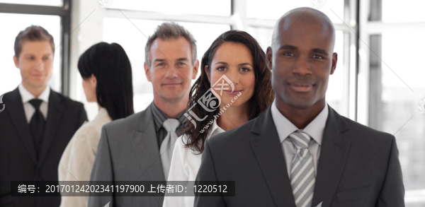 業(yè)務(wù)團(tuán)隊(duì)前認(rèn)真的業(yè)務(wù)領(lǐng)導(dǎo)