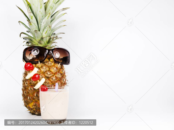 漫畫菠蘿喝冰沙