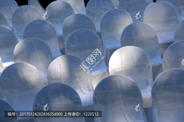 覆蓋椅子的布置