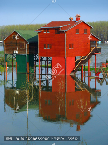 紅房子和洪水河