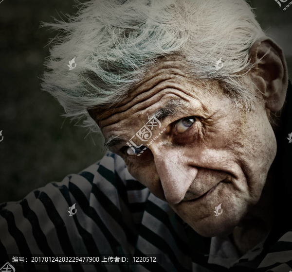 老式肖像與智慧微笑的高級男子