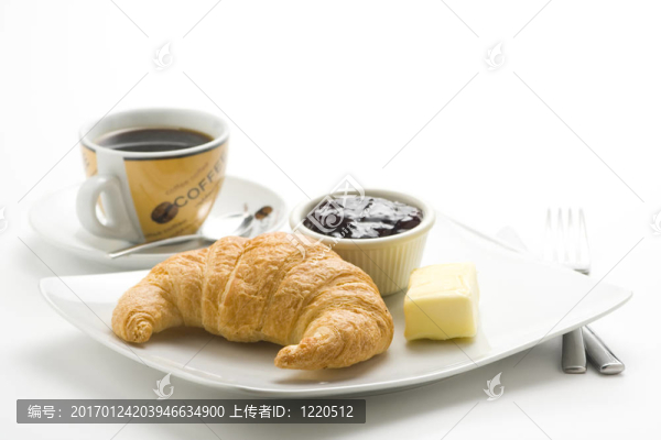 咖啡和羊角面包的美味早餐