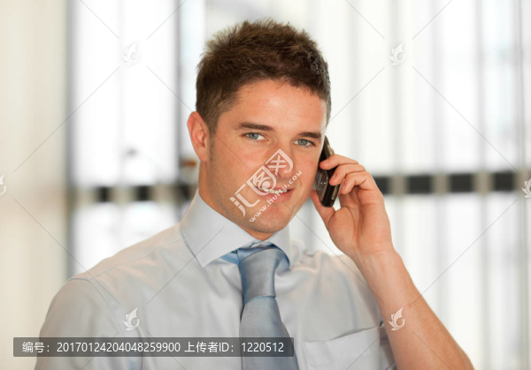 在電話buisnessman
