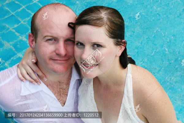 剛結(jié)婚的夫婦。