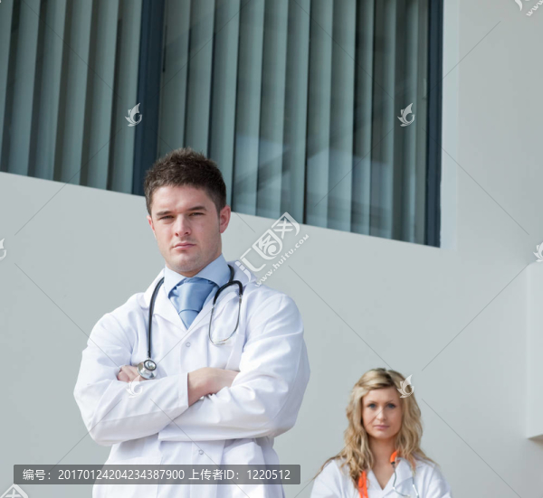 醫(yī)生在一家醫(yī)院