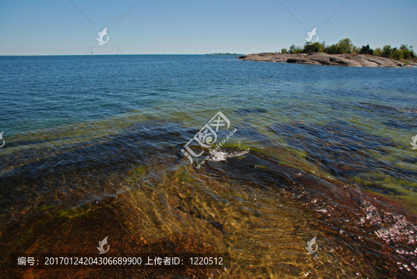 多巖石的海岸