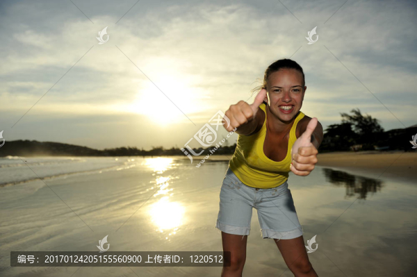 享受海灘