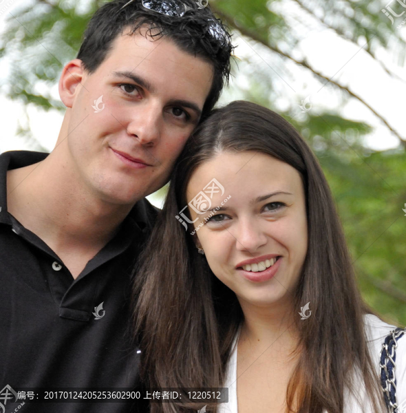 熱戀中的情侶-匯圖網(wǎng) www.fosd68.com 熱戀中的情侶