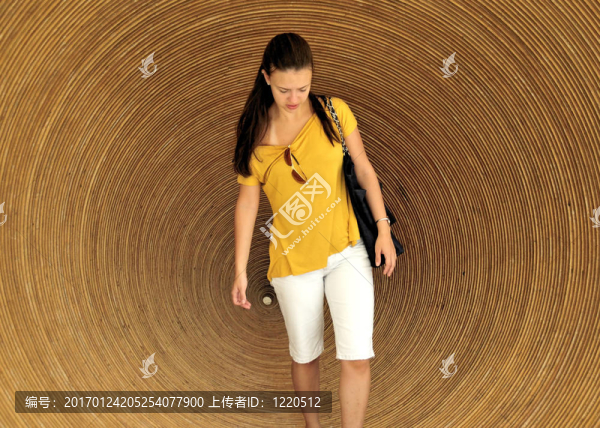 快樂的女孩