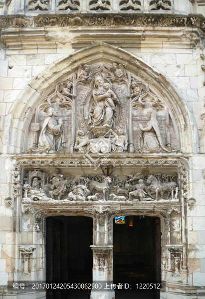 哥特式教堂的入口；在Amboise城堡