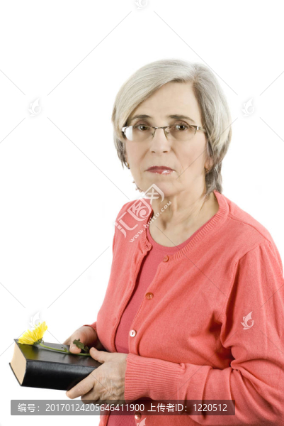 成熟女人帶書