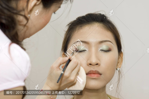 化妝-匯圖網(wǎng) www.fosd68.com 化妝