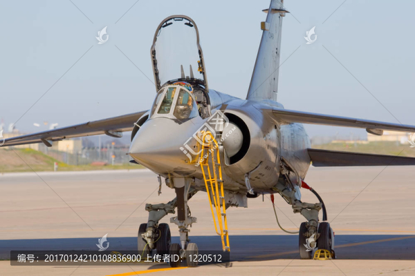 軍用飛機(jī)