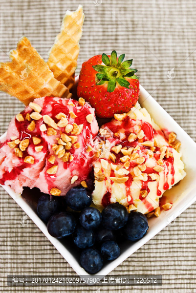 冰淇淋圣代冰淇凌