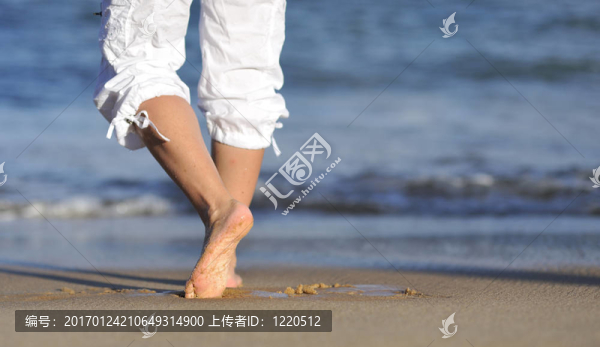 在海灘上放松