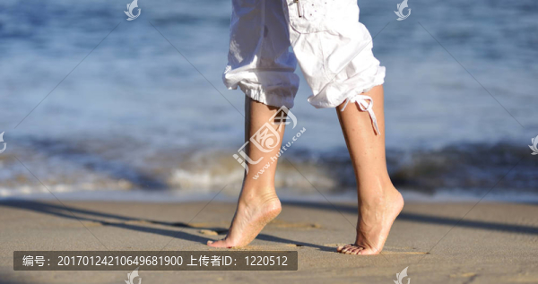 在海灘上放松