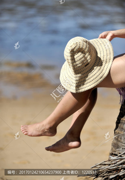 在海灘上放松