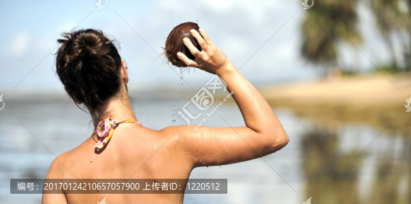 在海灘上提神