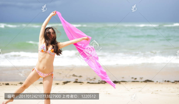海灘上的漂亮女人