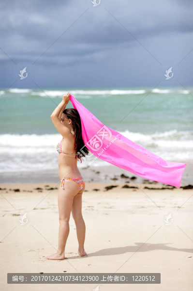 海灘上的漂亮女人