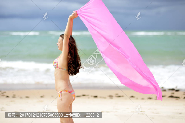 海灘上的漂亮女人