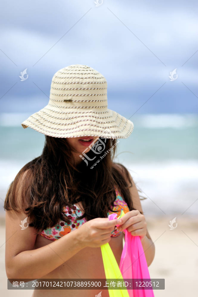 海灘上的漂亮女人