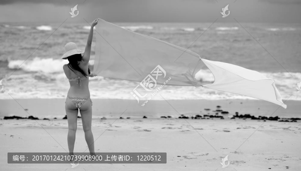 海灘上的漂亮女人